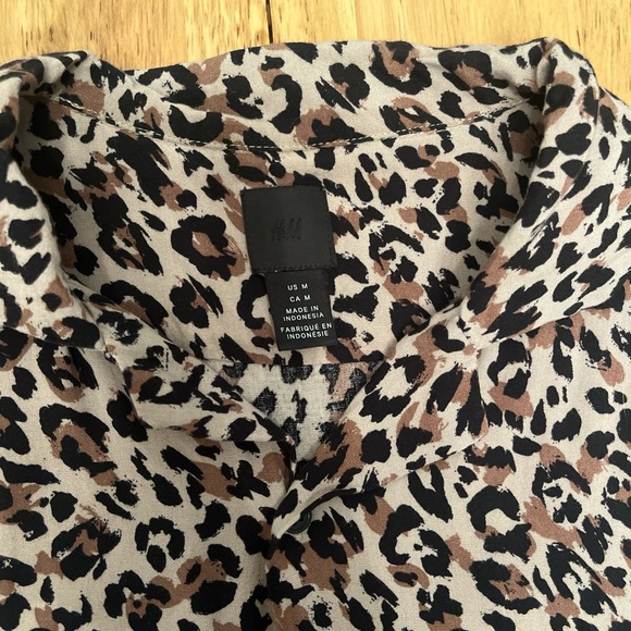 Men’s Button Up Casual Shirt - Picture 2 of 3